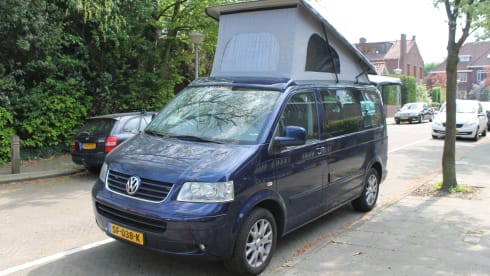 powerful VW T5 Multivan camper van with spacious Reimo pop-up roof