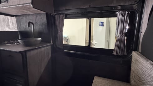CHRISSY THE CAMPER – Autobus Citroën a 4 posti letto del 2014