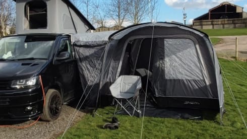 The Black Vanther  – Beautiful pop top 4 berth 4 x 4 VW Camper! 