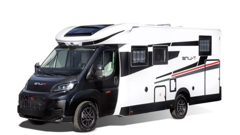 Blair – 2026 New Luxury Roller Team 4 berth off-grid Motorhome