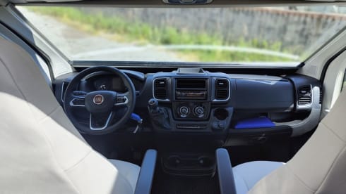 Menfys (2) veranda – Menfys VAN 3 MAXI S-Line (2) with veranda and photovoltaic