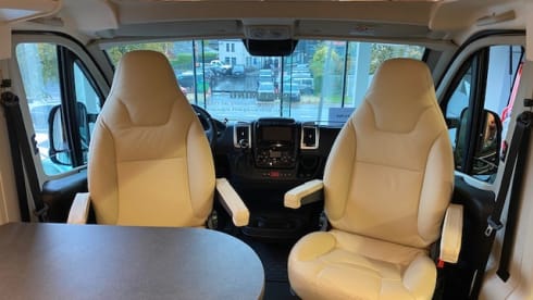 Carthago Malibu 640 LE Coupé First Class Two Rooms - Year 2024