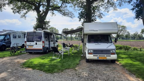 Lovely 2p Dethleffs bus with 160 hp