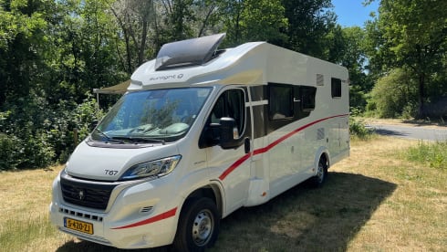 Luxury Sunlight T67 semi-integrated