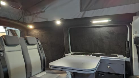 2p Volkswagen campervan uit 2018
