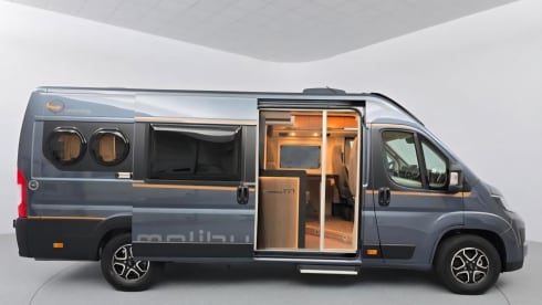 Freedom and enjoyment with our compact Malibu Buscamper (160 HP automatic)