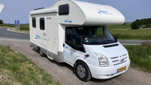 Luxurious neat family camper, 6 seats + belt, fully furnished