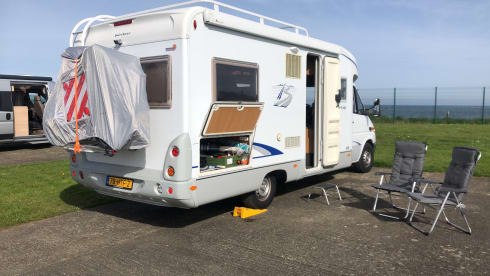 Freedom traveler – 4p Bürstner semi-integrated uit 2006