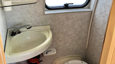 Compact and cozy camper 