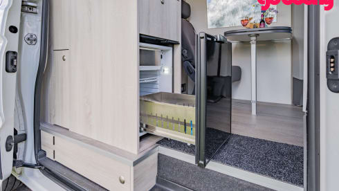 Fluistercamper – 100% electric VW Crafter, 2 persons, interior 2023