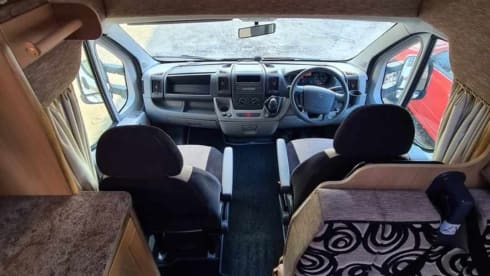 Eldonis the Explorer  – Explore the UK in Comfort – 6-Berth Elddis Motorhome with Full Amenities