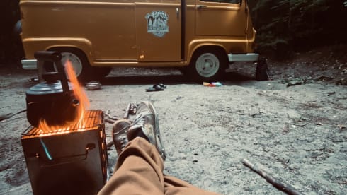 Tenacious twinkie – 3p Renault Estafette campervan from 1973 🚍⛰️🗺️