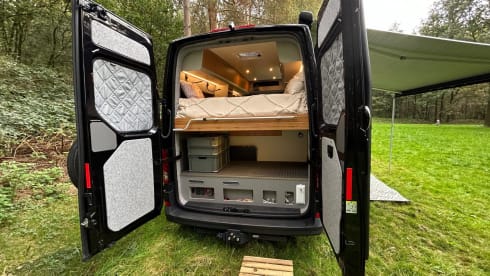 2p luxury off-grid VW Crafter bus camper (2023) autom.