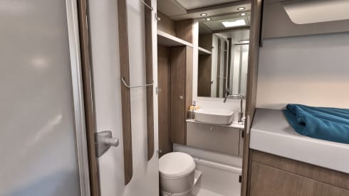 Benny jr.  – Brand new (2025) 4-person semi-integrated camper 