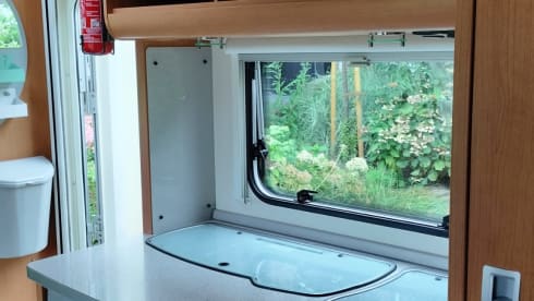 Vinny – Go on an adventure with our 6-person Camper - Ready for your trip!"