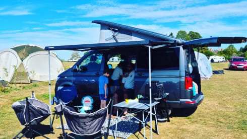 Little Trail Collective – Camping-car Volkswagen 4 couchages à partir de 2024