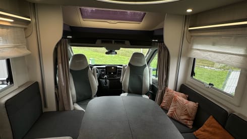 640 – 4p Chausson semi-integrated from 2023