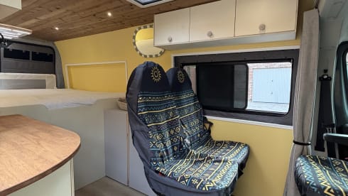 Boulder Bus – Off-Grid Opel Movano 4 gordel plaatsen 