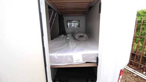 Modern 2025 6 Berth 6 Belted Seat Swift Edge 