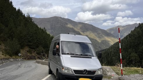Komeet – Adventurous Mercedes Sprinter for rent!