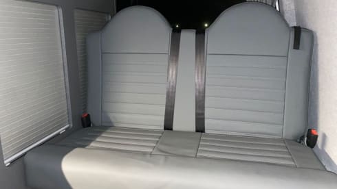 Roxy – VW T6 LWB Manual sleeps 4