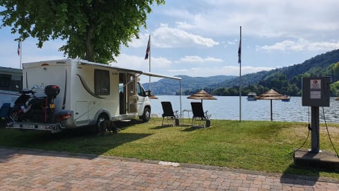 Beautiful luxury and compact (6.40 meters) motorhome with everything you wish for...