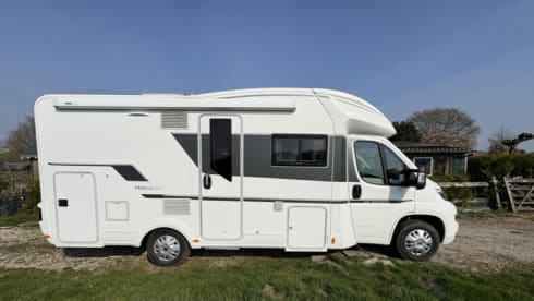 Ruimtewonder – Spacious 4p Adria Mobil semi-integrated from 2020