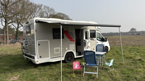 Ford Challenger 6 persoons, stapelbedden en hefbed