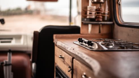 Germaine – Unique Mercedes classic car and off-grid camper