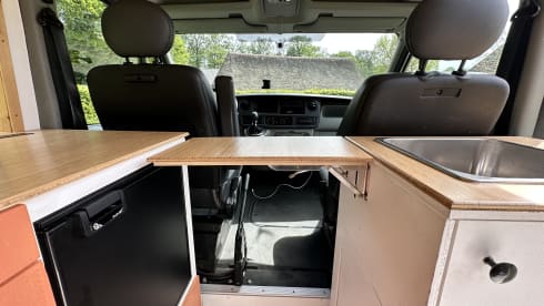 Kimper de Camper – 2p Renault Master with air conditioning and heating 