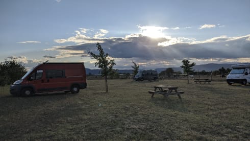 Dubbele schuifdeur en dubbele luifel – 4p Fiat L2H2 bus from 2010 suitable for off-grid