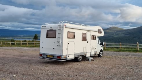 Ellie – Comfortable 4-Berth Motorhome with Large Garage for Hire