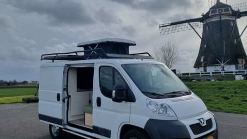 Lux – 2p Peugeot bus uit 2012