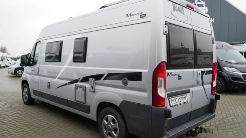 McLouis 5 Menfys Silverline, Sleep / 4 Seats.