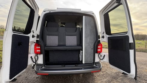 Roamin’ with Tina 💛 – 4 berth Volkswagen campervan from 2017