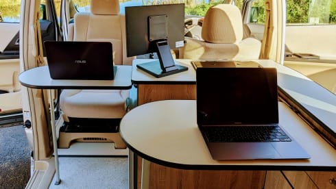 Vamos – Luxury Campervan and Nomad Office