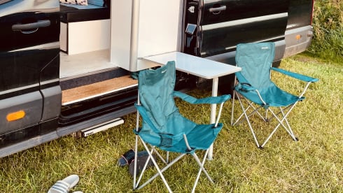 Cilla – 3 berth professionally converted Ford bus (2018)