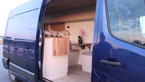 Henk – Un camping-car Renault Master unique, équipé pour une nouvelle aventure 