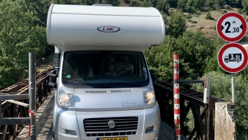 Roadtripper – Nice, very complete family camper with many extras