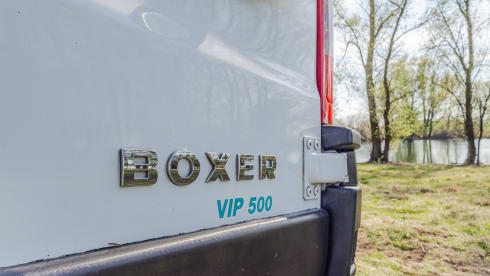 Vip camper loopt lekker met alles er op en aan makkelijk pakeren met een lengte van 5.40  – 2p Peugeot campervan from 2002