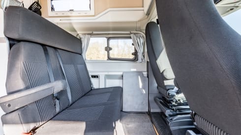 klein maar dapper  – 2 Ford bus nugget from 2019