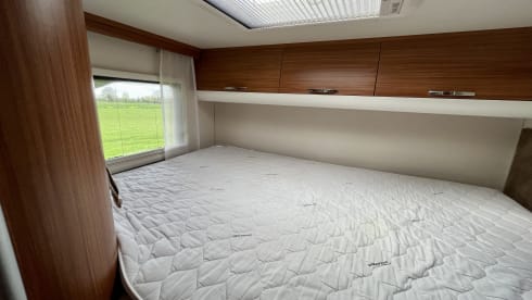 5 person Adria matrix 680 SP half integral camper