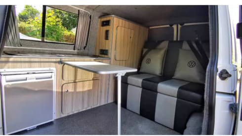 Great value cheapest on Goboony – Great looking Vw campervan 4 birth with awning 