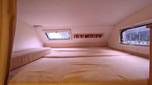 4P Roller Team / CI Elliot 10 Alcove with bunk bed from 2008
