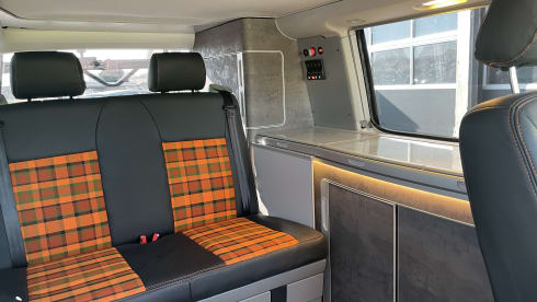 Aloha beach camper Orange – VW T6 Automatic