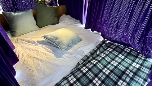 OSCAR – super cosy  - automatic campervan. price  includes insurance !