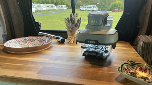 Woody – ⚡ Eco-Friendly Electric Campervan – Sustainable Adventures in Style