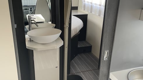 Feel Home on wheels – New and spacious Roller Team 2023 with central bed