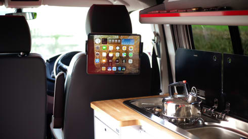 Oska – Stunning 4 Berth VW T6 Campervan