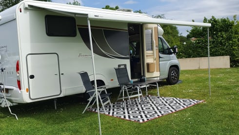 Very luxurious Bürstner Lyseo Harmony Line